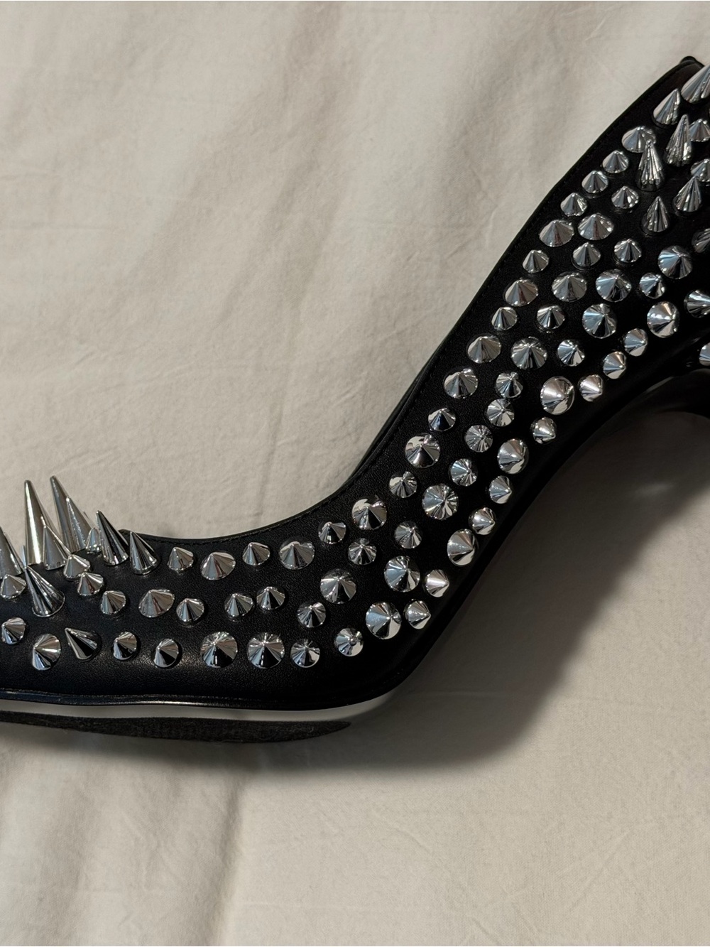 Steve Madden Black Studded Noir heel